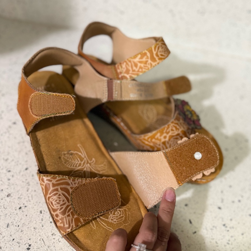 L’Artiste Spring Step Floral Tan Leather Wedges - Picture 5 of 9